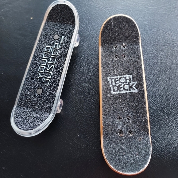 Tech Deck FingerBoard Zero Skull Skateboard And 2012 Batman Skateboard - Picture 3 of 4